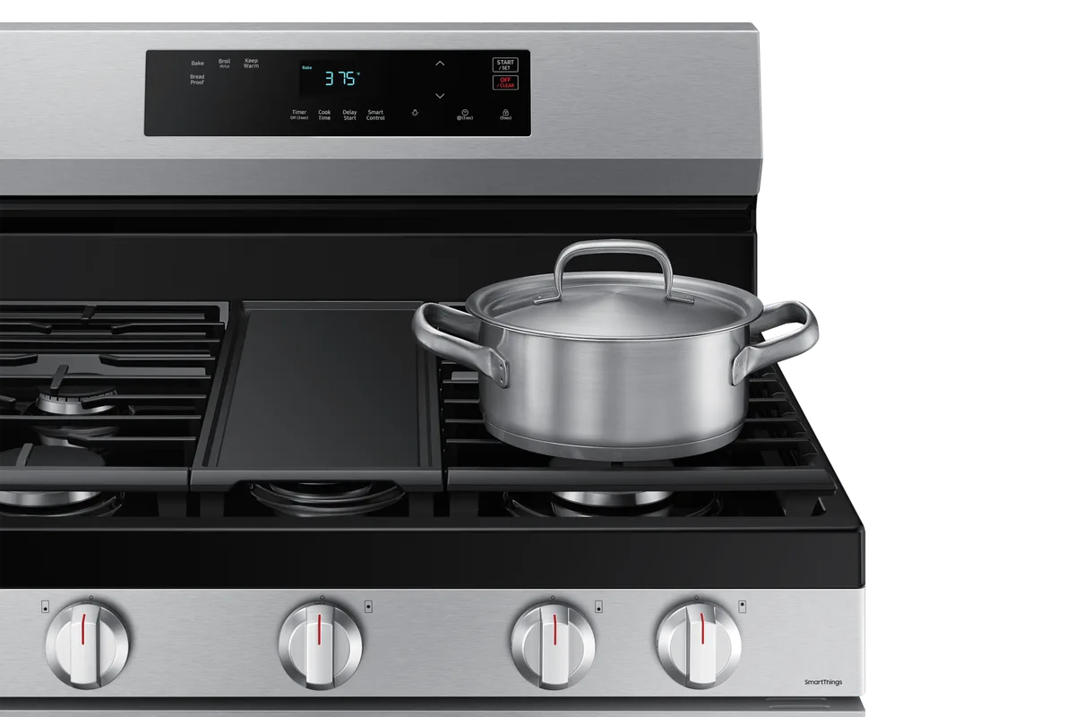 Samsung 30 in. 5-Burner Smart Freestanding Gas Range in Stainless Steel with Integrated Griddle view 4