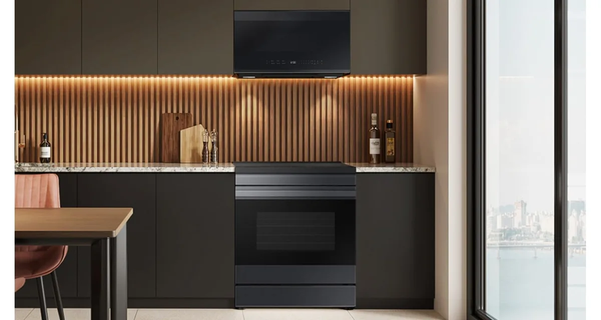Samsung Bespoke 2.1-cuft Over-the-Range Microwave with Sensor Cooking ( Stainless steel ) view 3